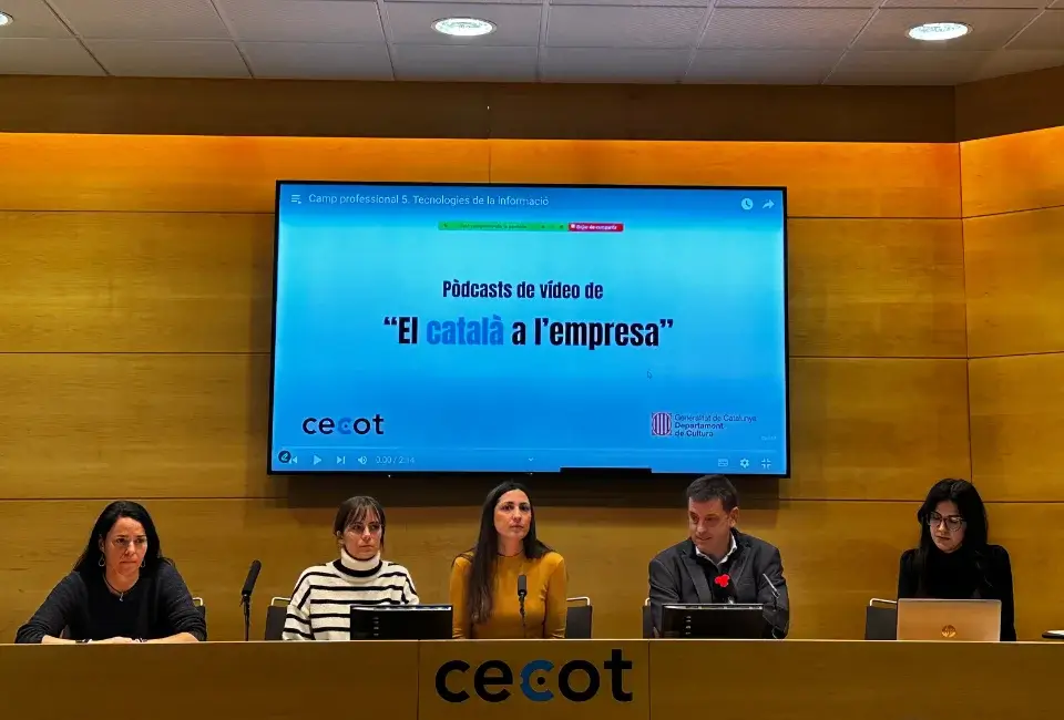 Posem el focus en  les interferències de la llengua anglesa en el català dins de l’àmbit empresarial