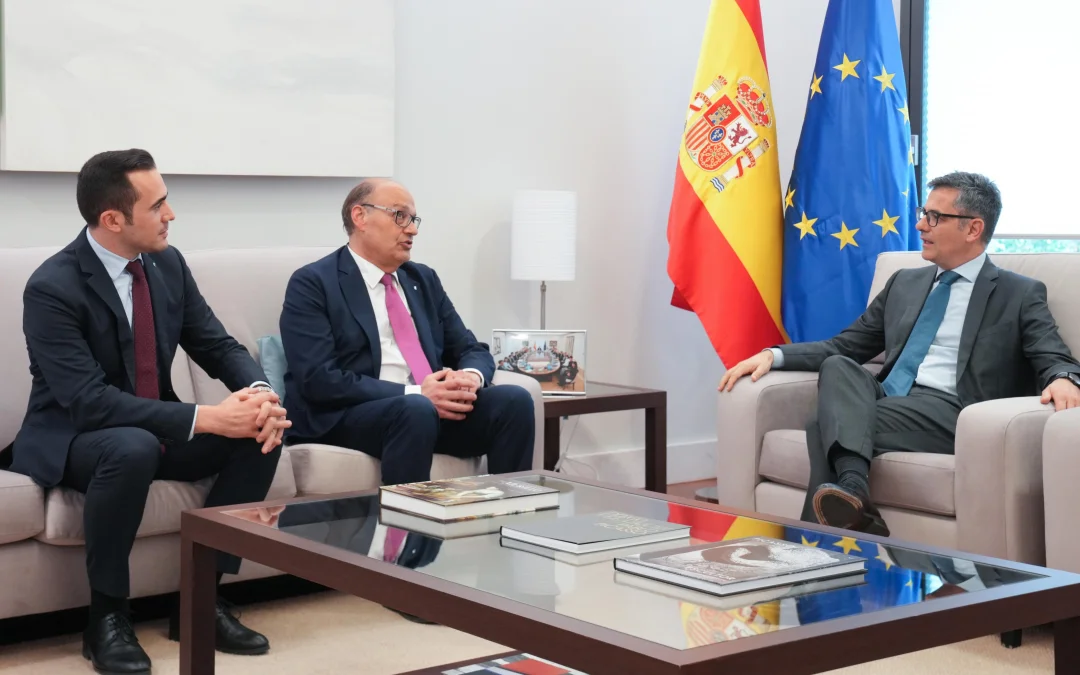 El Ministre de la presidència, Félix Bolaños, rep en visita institucional el president de la Cecot, Xavier Panés