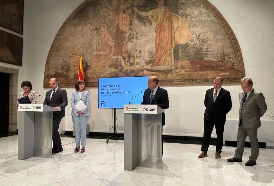 Pas decisiu per modernitzar l’administració: a la Cecot celebrem la tramitació de la Llei de la Direcció Pública Professional