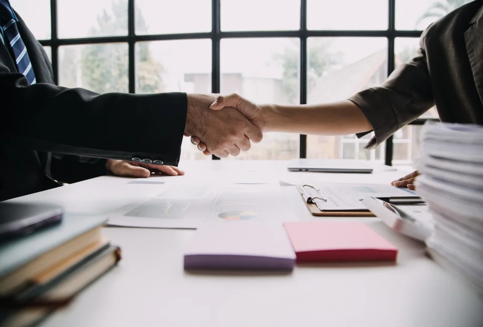 Aliances empresarials i fusions: els punts clau a tenir en compte 