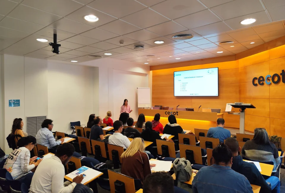 La Cecot forma persones emprenedores per transformar idees de negoci en projectes viables 