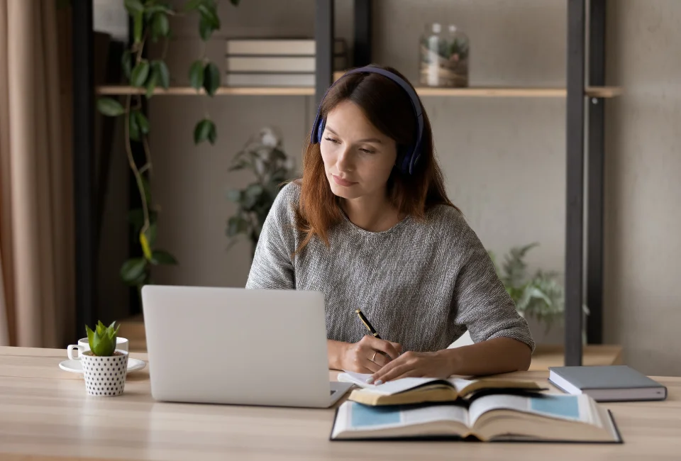 Les persones autònomes paguen, però no reben: la paradoxa de la formació professional