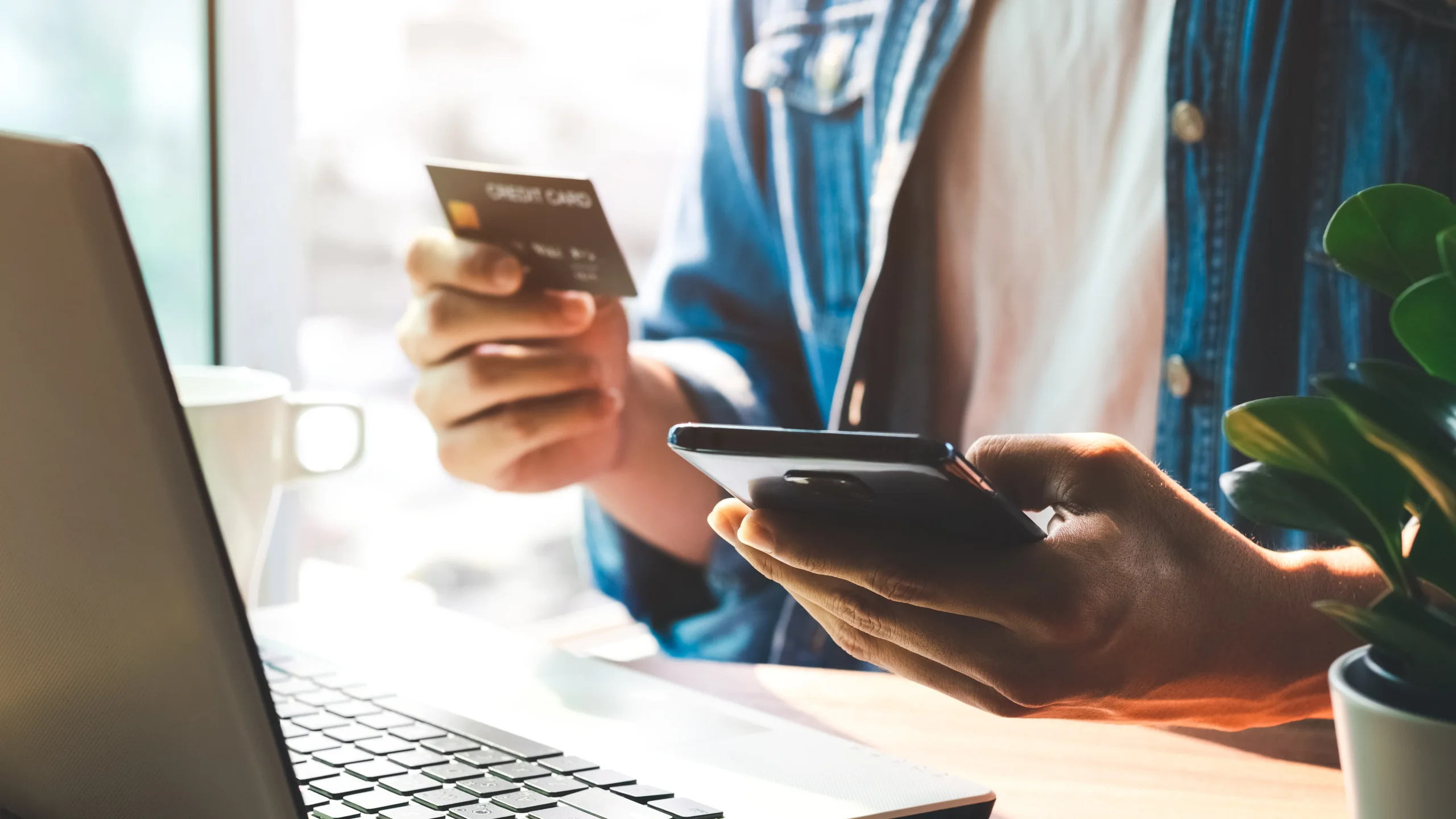 men use their credit cards through mobile internet banking apps