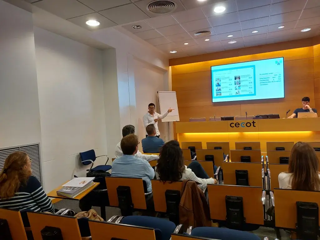 20251014 pitch healthcarevalles vitaly (3)