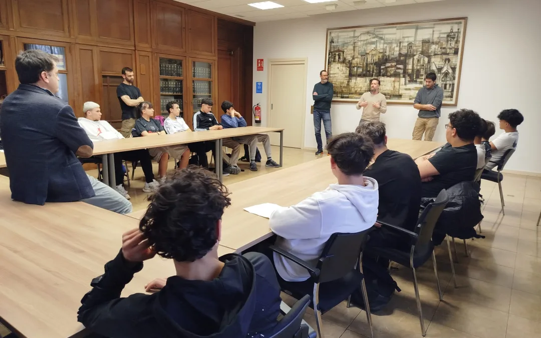 El Gremi de la Fusta apropa el sector als alumnes del PFI-PTT de fusteria