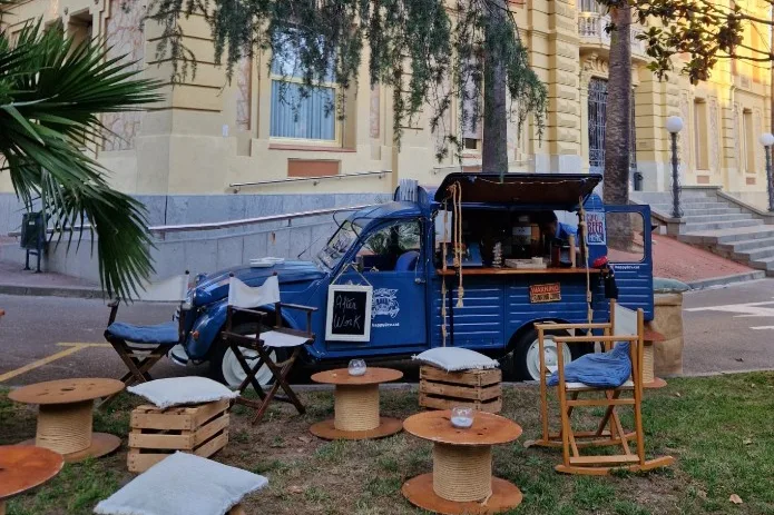 imatge happy2cv fira modernista