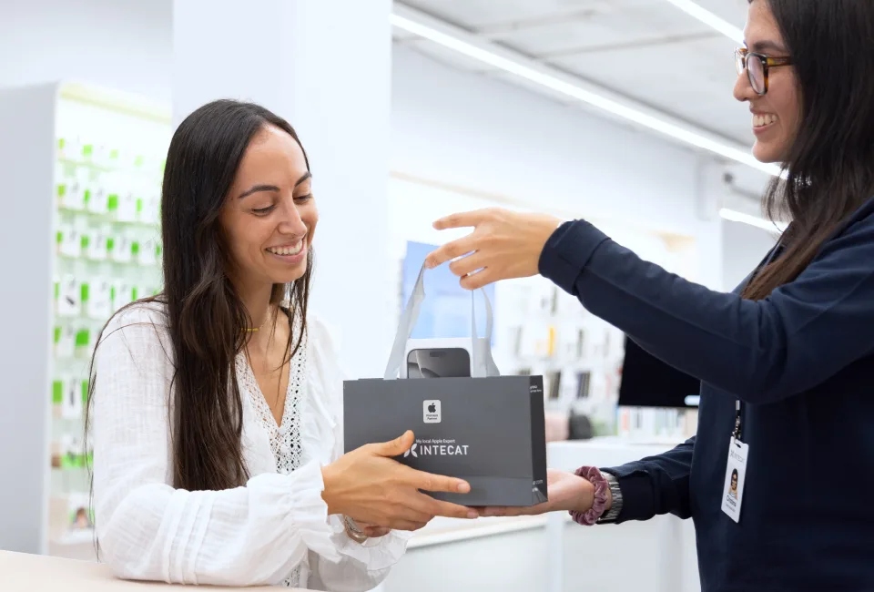 INTECAT impulsa el seu creixement estratègic amb la inauguració d’una nova botiga Apple Premium Partner al centre de Platja d’Aro